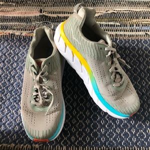 Hoka one one clifton size 9 grey sneakers